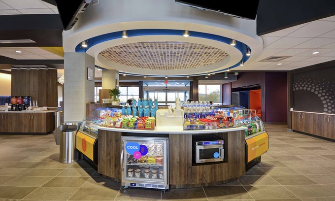 Winchester Hotel | Top-Rated TRU By Hilton Winchester with Pool & Breakfast