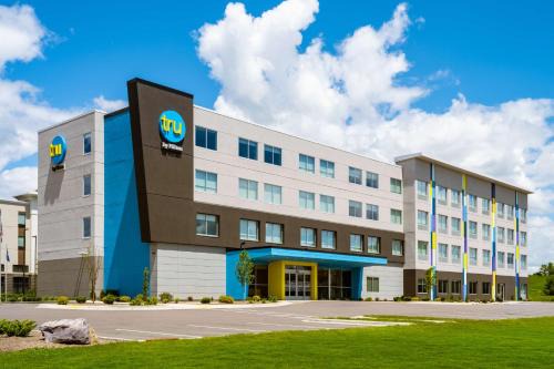 Lake Delton Hotel | Top-Rated Tru By Hilton Wisconsin Dells with Family-Friendly Pool
