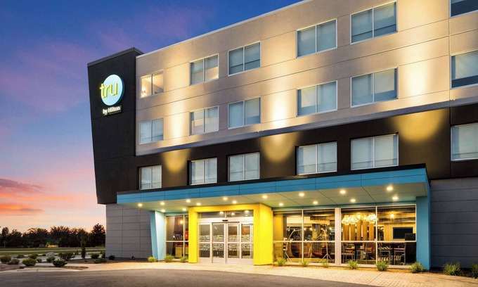 Lake Delton Hotel | Exceptional Stay at Tru By Hilton Wisconsin Dells with Pool