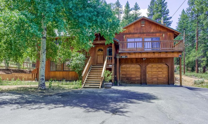 Truckee House | Discover Truckee's Wonder: Family-Friendly Retreat with Hot Tub