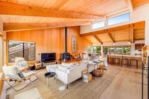 Sea Ranch House | Discover True North: Rated 9/10 with Private Beach Access