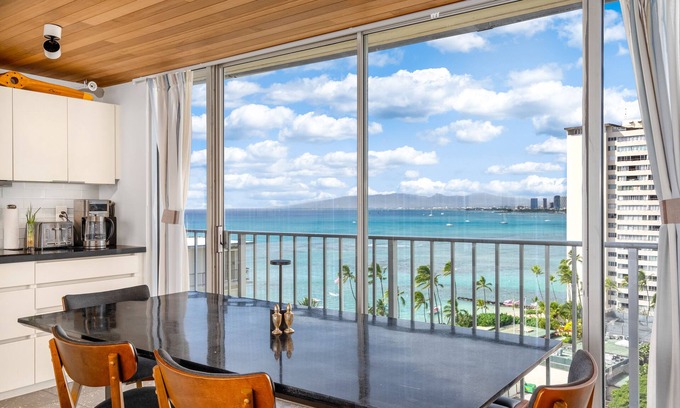 Diamond Head - Kapahulu - St. Louis Apartment | Top Floor Penthouse with 360° Views & Free Parking