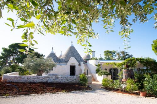 Selva di Fasano House | Discover Trulli Clematis B&B with Pool & Ocean Views