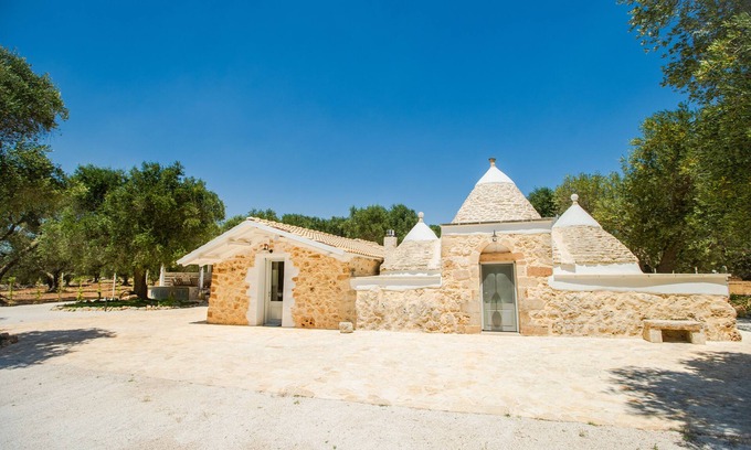 Francavilla Fontana House | Trulli Margherita Residence: Pet-Friendly Retreat with Pool