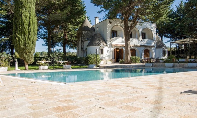 Locorotondo Apartment | Discover 751 Trulli Serralta: Poolside Retreat Awaits