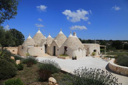 Cisternino House | Discover TRULLI TERRA DI MEZZO: Pet-Friendly Oceanfront Escape