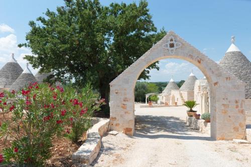 Specchiaruzzo Apartment | Top-Rated Trulli Vulés: Pet-Friendly Family Getaway