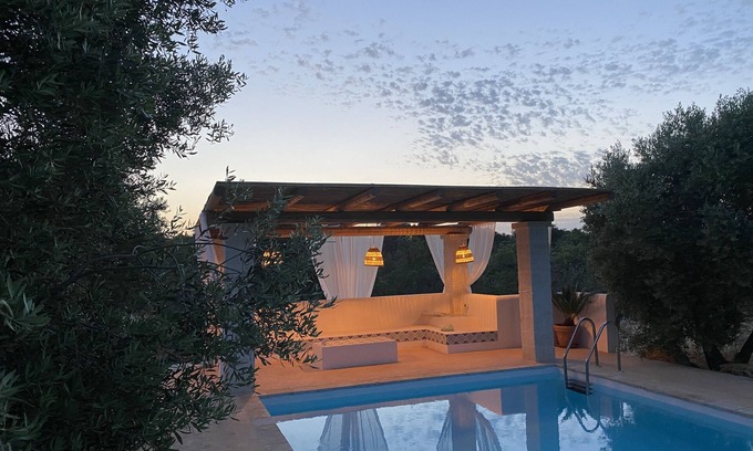 Ostuni Villa | Trullo Dipinto: Private Pool Retreat in Central Location