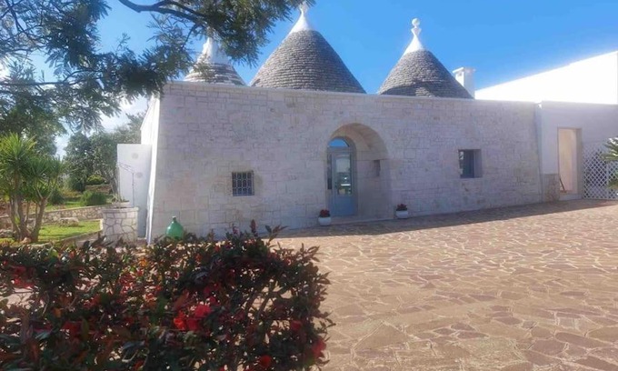 Specchiaruzzo House | Discover Trullo in Vigna: Family-Friendly with Ocean Views