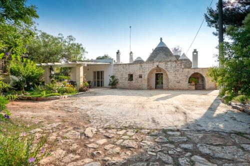 Latiano Villa | Trullo Nonno Vittorio: Pet-Friendly Retreat with Pool & 10/10 Rating