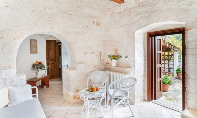 L'Assunta House | Family-Friendly Trullo Sabina with Kitchen & Perfect Ratings