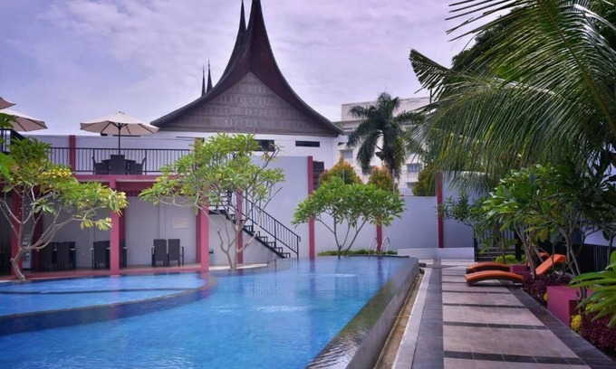 Padang Hotel | Relaxing Retreat at Truntum Padang with Pool & Restaurant