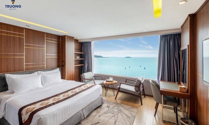 Vinh Hai Hotel | Explore Truong Hotel: Family-Friendly with Pool & Kitchen