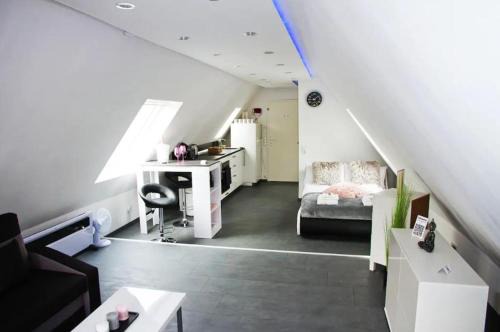 Dortmund Apartment | Modern TRUTH Studio for 3 with Kitchen & Top Internet