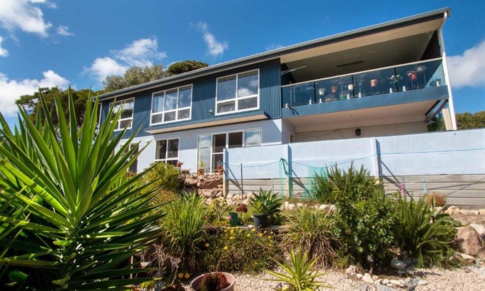Bonney Apartment | Oceanfront Bliss: TryOver with 9.2/10 Guest Reviews