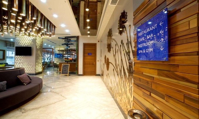 Zeytinburnu Hotel | Discover Tryp by Wyndham Istanbul Topkapi: Family-Friendly Stay