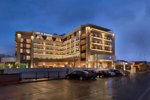 Basiskele Hotel | Elegant TRYP by Wyndham Izmit with Oceanfront Pool & Spa