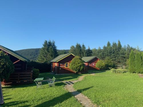 Regietow Apartment | Pet-Friendly Retreat: Trzy Domki Wysowa, 10/10 Rated Stay