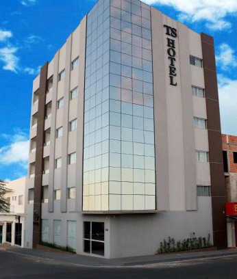 Porteirinha Hotel | Top-Rated TS HOTEL: Pet-Friendly & Family Welcome!