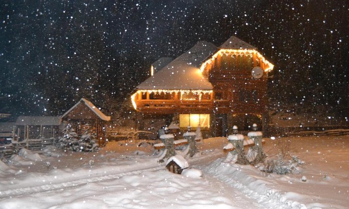 Palyanytsya Hotel | Discover Tsaryna Sadyba: Guest Rated 9/10 with Hot Tub