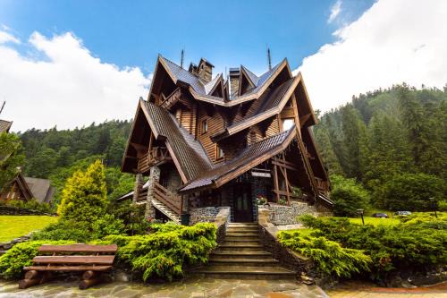 Plavya Resort | Pet-Friendly Tsarynka Eco Complex with Oceanfront Pool