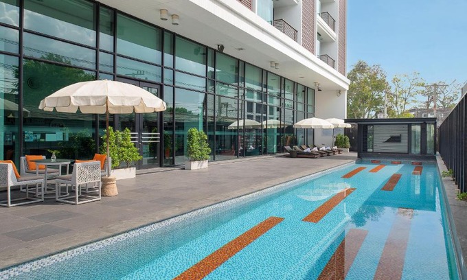 North Pattaya Hotel | Enjoy Relaxation at Tsix5 Hotel with Pool and Spa Amenities