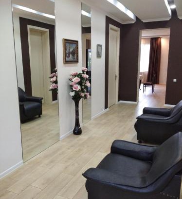 Tsqaltubo Apartment | Pet-Friendly Tskaltubo Apartment with Hot Tub & 9.4 Rating