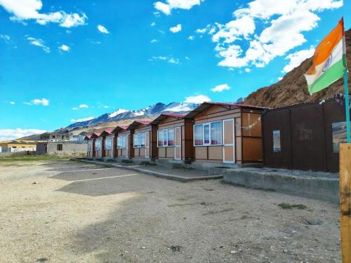 Karzok Bed & Breakfast | Cozy Tsomoriri Inn Cottages with Breakfast Included