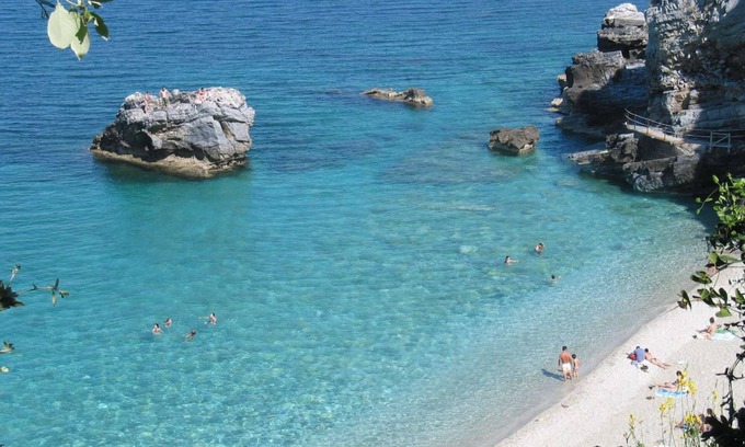 South Pelion House | Experience Tsorni House: Family-Friendly Retreat in Lefokastro