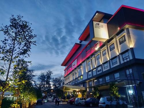 Sungai Menyala Hotel | Oceanfront TSR Seafront Hotel with Stunning Amenities