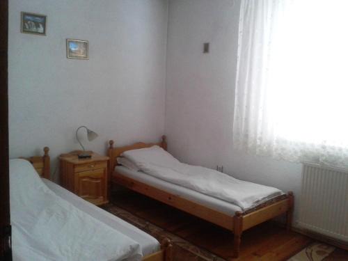 Dobrinishte House | Cozy Tsvetkovi Guest House: Pet-Friendly with Breakfast