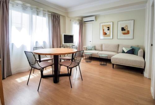 La Seu Apartment | Explore TTdSSa VLC Plaza Cisneros - Family-Friendly Retreat