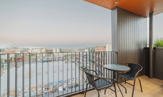 Christchurch City Centre Apartment | Tuam St Stay - 1BR with Balcony, Bath