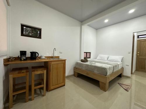 Tortuguero Hotel | Cozy Tuanis Guest House: Pet-Friendly with Ocean Views