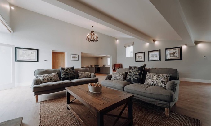 Newton Grange House | Tucked away in the heart of the Peak District, Swallows Barn combines rustic charm with modern comfort.