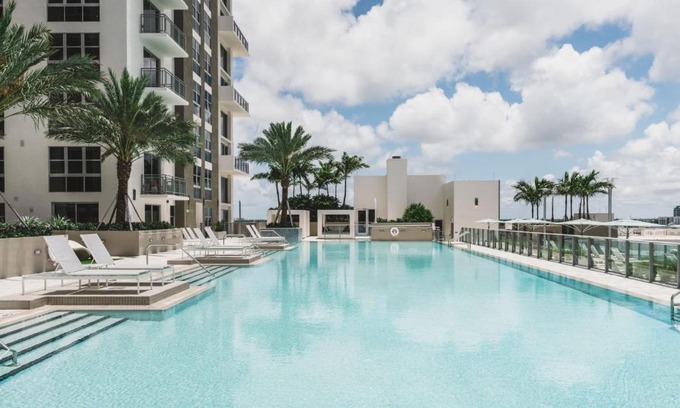 Glenvar Heights Apartment | Discover Tucker at Palmer Dadeland in Miami: Pet-Friendly Oasis