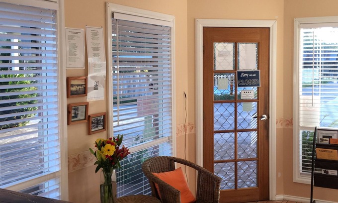 South Gundagai Hotel | Discover Tuckerbox Motor Inn: 4-Star Family-Friendly Retreat