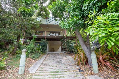 Point Lookout House | Discover Tuckeroo: Central Retreat for 10 Guests