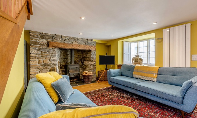 Appledore House | Tuckers Cottage - Three Bedroom House, Sleeps 5