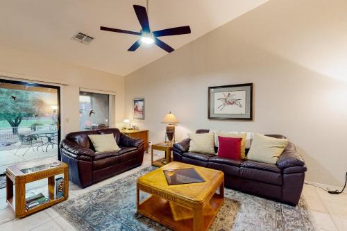 Casas Adobes House | Pet-Friendly Tucson National with Pool & Hot Tub Amenities