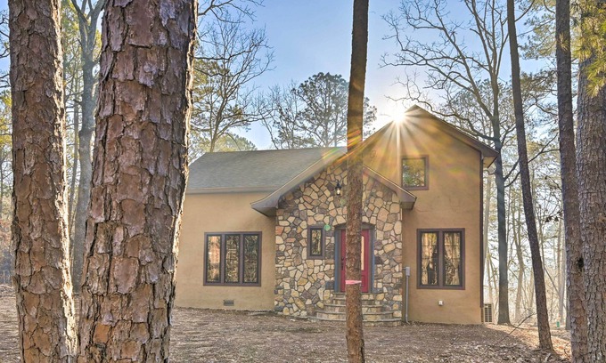 Broken Bow Cottage | Charming Tudor-Style Cottage in Broken Bow with Hot Tub