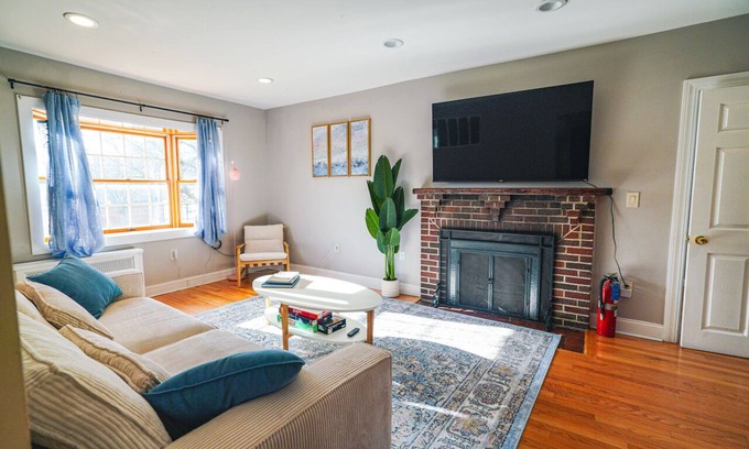 Medford House | Convenient Tufts 4BD Home Near Harvard & Boston Attractions