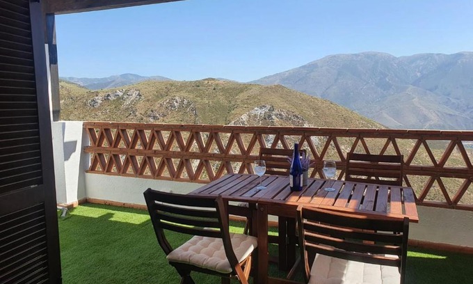 Soportujar Apartment | Discover tuGuest Carataunas Apartment: Family-Friendly Retreat