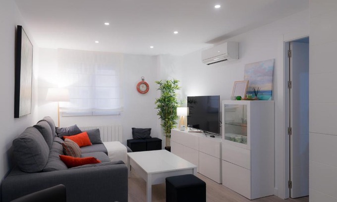 Camino de Ronda Apartment | Cozy tuGuest Pedro Antonio Apartment with Ocean View