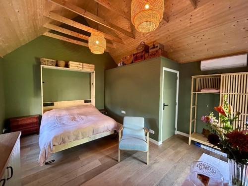 Wijckel Bed & Breakfast | Tuinhuisje in Theetuin Wijckel