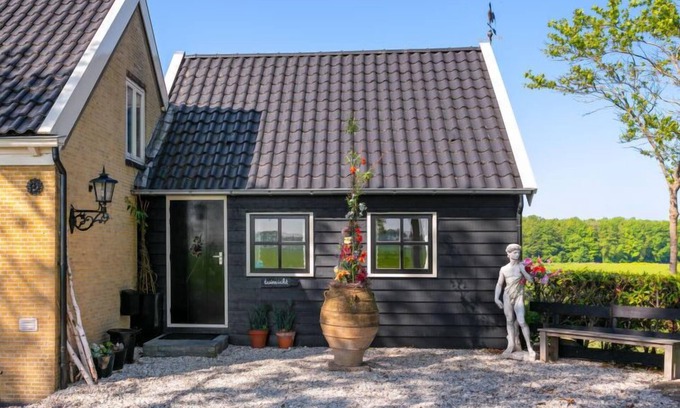 Zuid-Beijerland House | Experience Tuinzicht by Interhome: Oceanfront Retreat