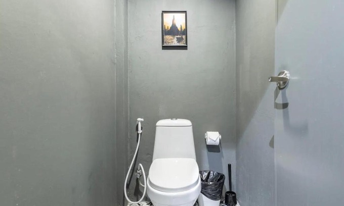 Bangkok Central Business District Apartment | Convenient Tuk Tuk House: Steps from MRT Sirikit