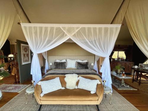 Calitzdorp Other | Unforgettable Tula Retreat with Fireplace & Hot Tub