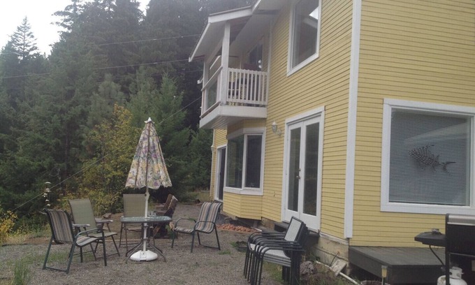 Okanagan-Similkameen Cabin | Scenic Tulameen Home with a View: 9.8 Rated, Pet Friendly