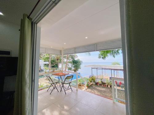 San Francisco Island House | Seaside Retreat at Sagiv Best Resort with Pool Access